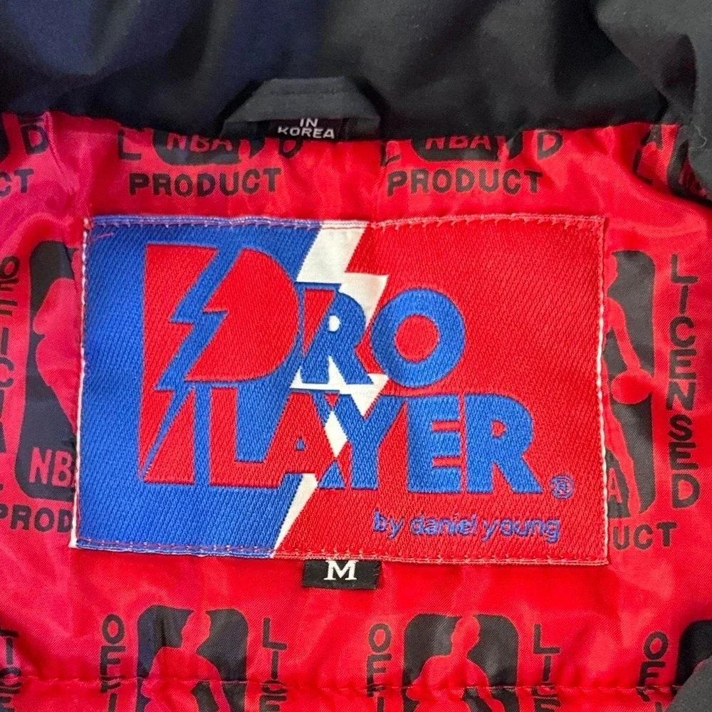 Vintage 1990s Chicago Bulls Pro Player Puffer Jacket Embroidered NBA Medium